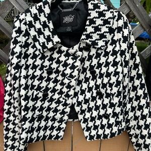 White House Black Market Black and White Houndstooth Blazer- Size 2
